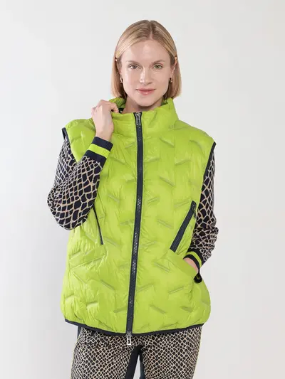 Жилет прямого кроя зеленого цвета на ватной подкладке